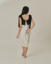 Load image into Gallery viewer, Ginger (Black straps / White eyelet)
